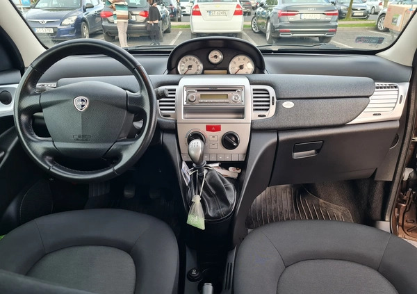 Lancia Ypsilon cena 18500 przebieg: 122000, rok produkcji 2011 z Tychy małe 154